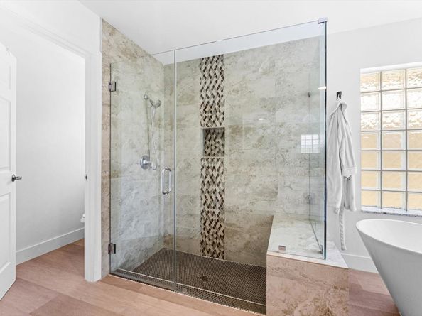 1115 Creekford Dr, Weston FL 33326