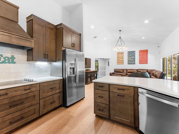 1115 Creekford Dr, Weston FL 33326