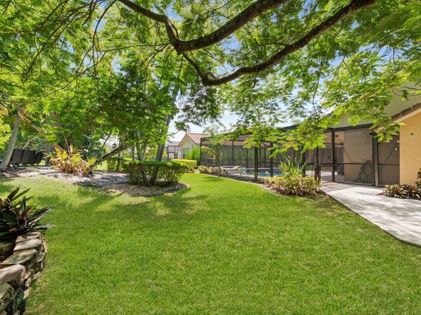 1115 Creekford Dr, Weston FL 33326