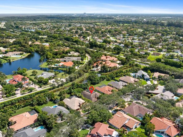 1115 Creekford Dr, Weston FL 33326