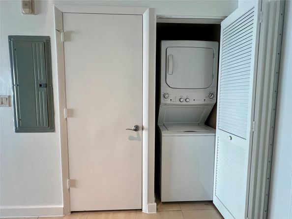 7280 SW 90th St 304, Miami FL 33156