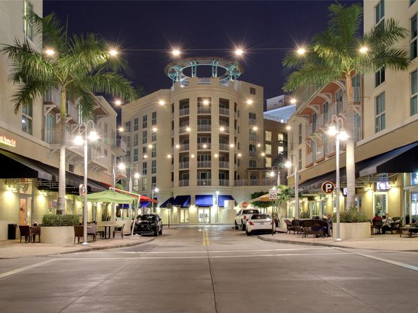 7280 SW 90th St 304, Miami FL 33156