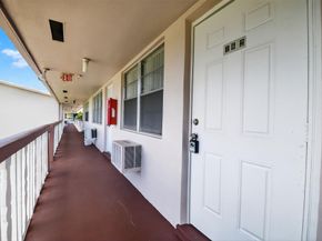 162 Easthampton G, West Palm Beach FL 33417