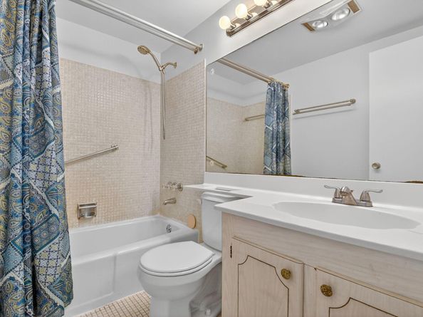 162 Easthampton G, West Palm Beach FL 33417