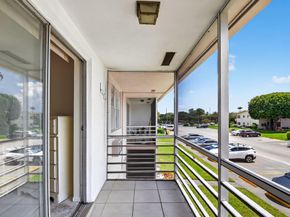 162 Easthampton G, West Palm Beach FL 33417