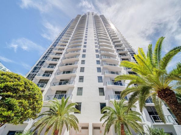 1050 Brickell Ave 2302, Miami FL 33131