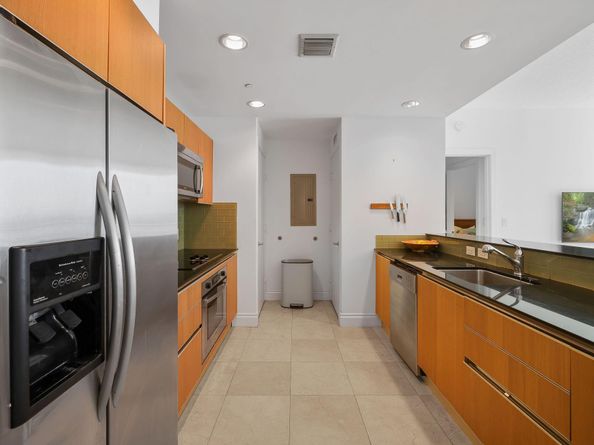 1050 Brickell Ave 2302, Miami FL 33131