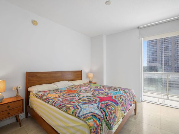 1050 Brickell Ave 2302, Miami FL 33131