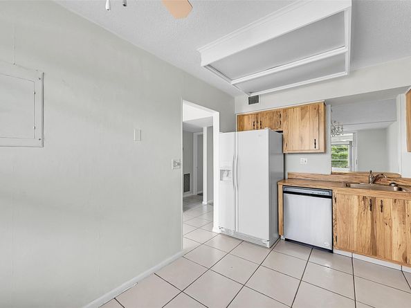 7210 Lake Circle Dr 401, Margate FL 33063