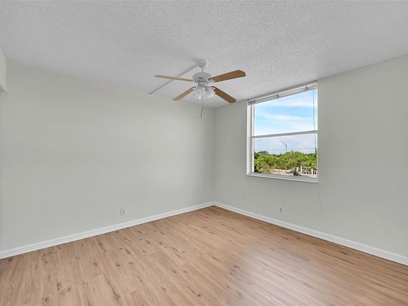 7210 Lake Circle Dr 401, Margate FL 33063
