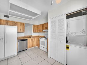 7210 Lake Circle Dr 401, Margate FL 33063