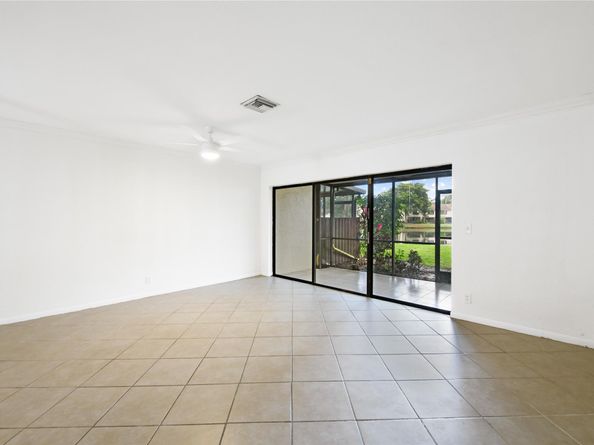 3755 Carambola Cir N 3755, Coconut Creek FL 33066