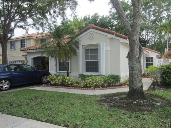 802 Garnet Cir, Weston FL 33326