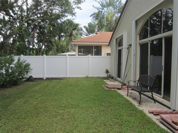 802 Garnet Cir, Weston FL 33326