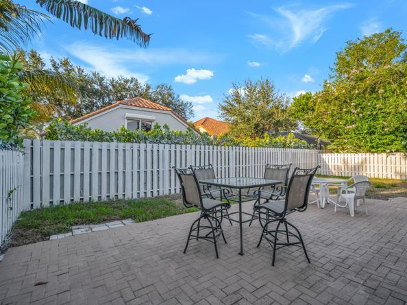 9157 Magnolia Ct, Davie FL 33328