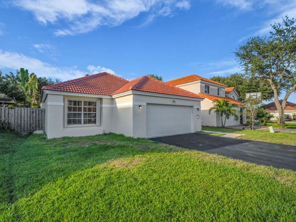 9157 Magnolia Ct, Davie FL 33328