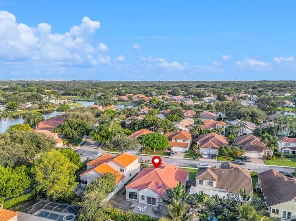 9157 Magnolia Ct, Davie FL 33328