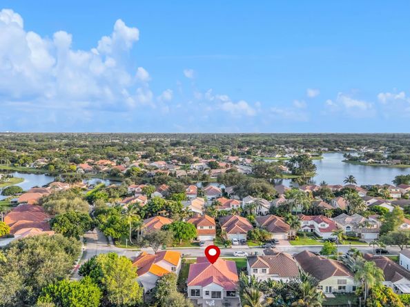 9157 Magnolia Ct, Davie FL 33328