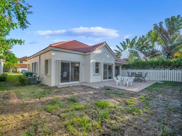 9157 Magnolia Ct, Davie FL 33328