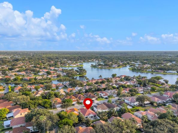 9157 Magnolia Ct, Davie FL 33328