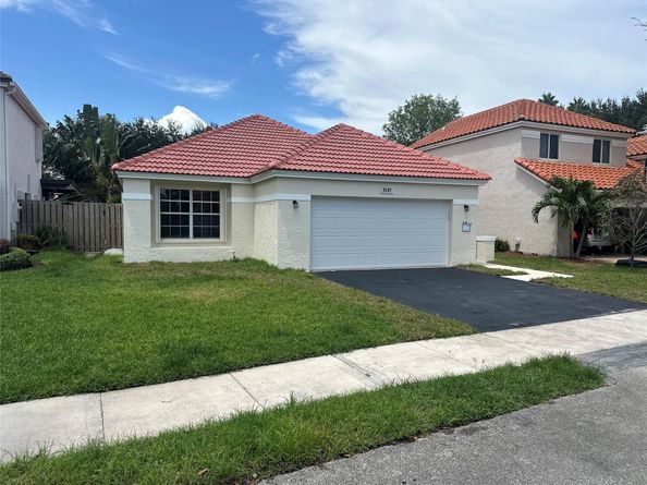 9157 Magnolia Ct, Davie FL 33328