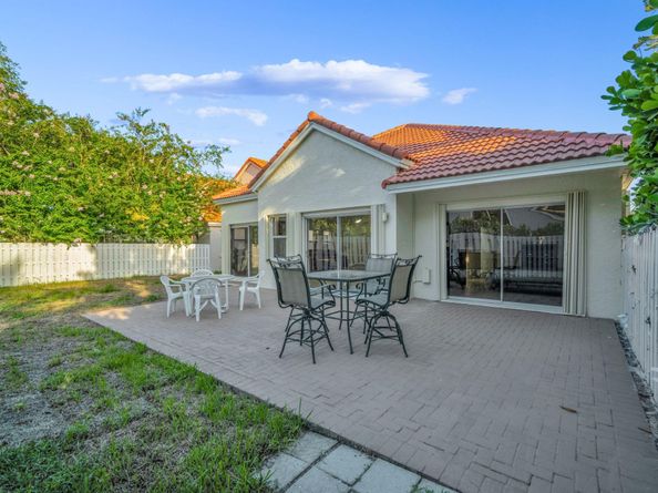 9157 Magnolia Ct, Davie FL 33328