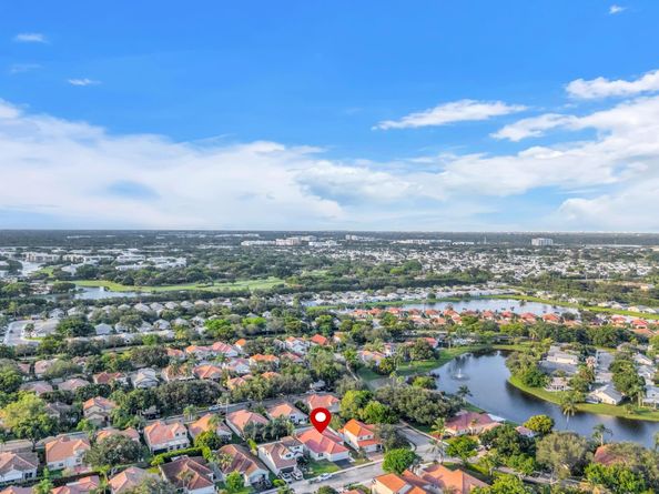 9157 Magnolia Ct, Davie FL 33328