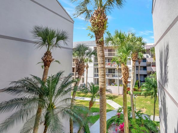 8820 SW 132nd Place 302dS, Miami FL 33186