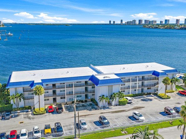 400 Wilma Circle 103, Riviera Beach FL 33404