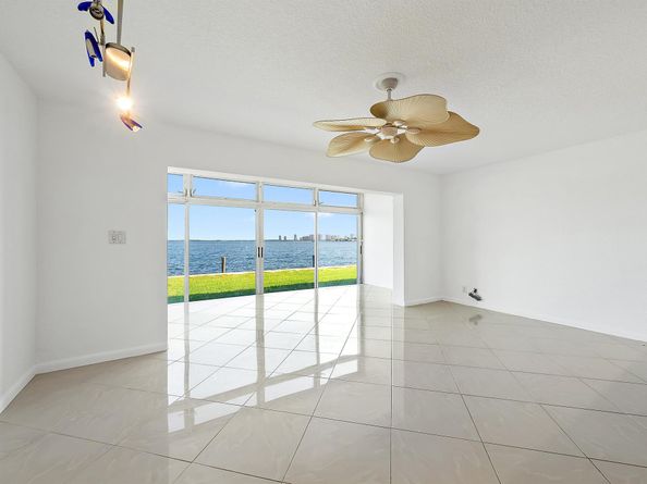 400 Wilma Circle 103, Riviera Beach FL 33404