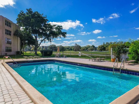 9471 Evergreen Pl 104, Davie FL 33324