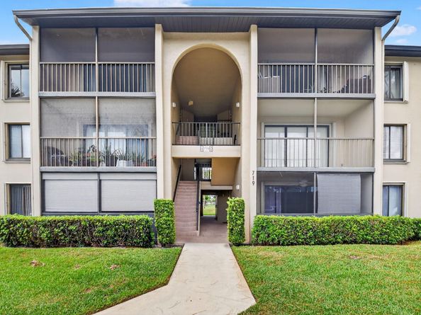 719 Sunny Pine Way C3, Greenacres FL 33415