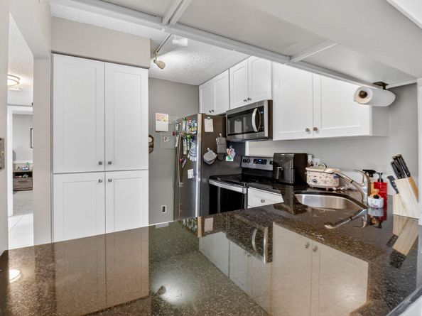 719 Sunny Pine Way C3, Greenacres FL 33415