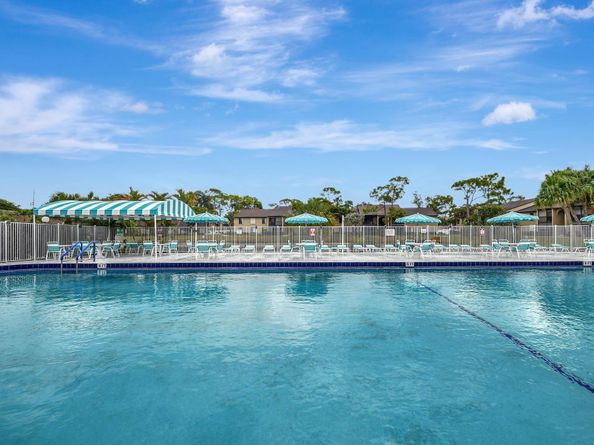 719 Sunny Pine Way C3, Greenacres FL 33415