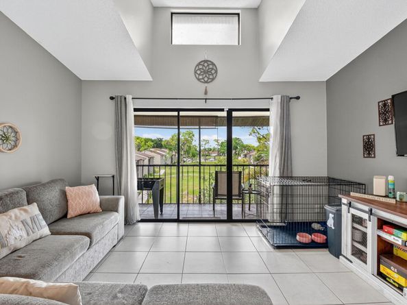 719 Sunny Pine Way C3, Greenacres FL 33415