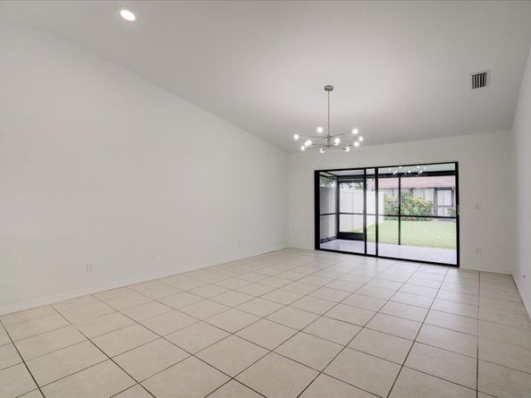 3 Fawlkland Circle, Boynton Beach FL 33426