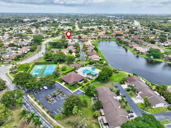 3 Fawlkland Circle, Boynton Beach FL 33426