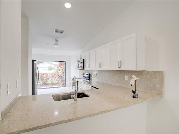 3 Fawlkland Circle, Boynton Beach FL 33426