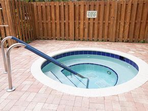 6800 Cypress Rd 208, Plantation FL 33317