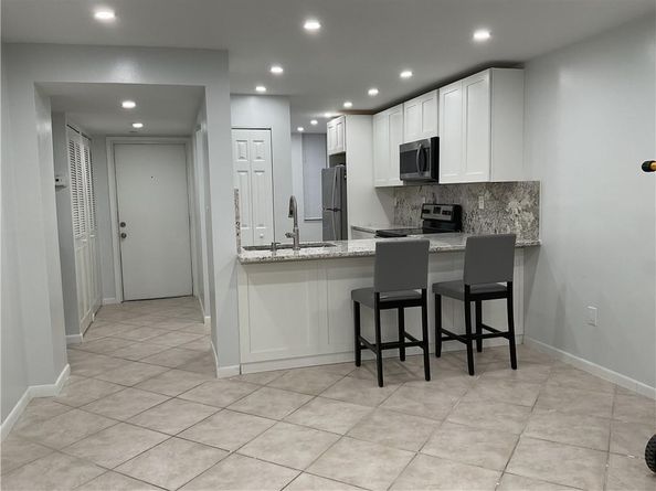 6800 Cypress Rd 208, Plantation FL 33317