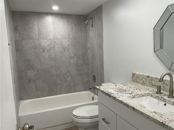 6800 Cypress Rd 208, Plantation FL 33317