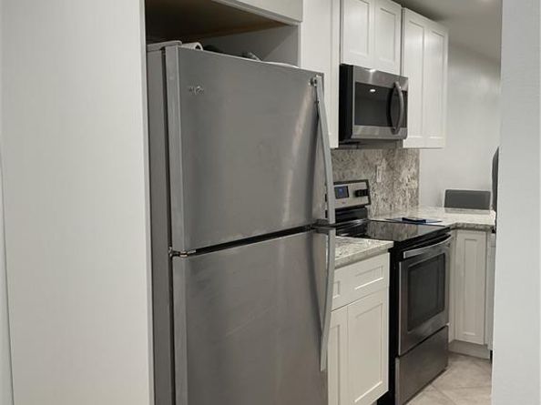 6800 Cypress Rd 208, Plantation FL 33317