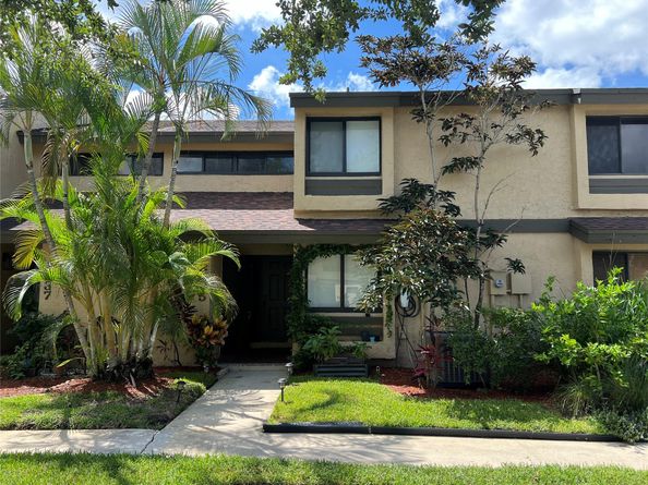 8735 Cleary Blvd, Plantation FL 33324