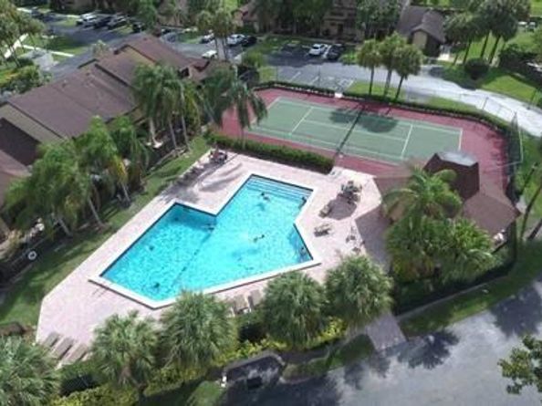 8735 Cleary Blvd, Plantation FL 33324