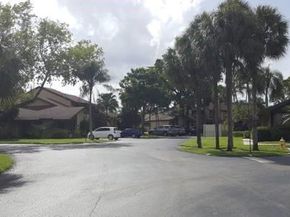 8735 Cleary Blvd, Plantation FL 33324