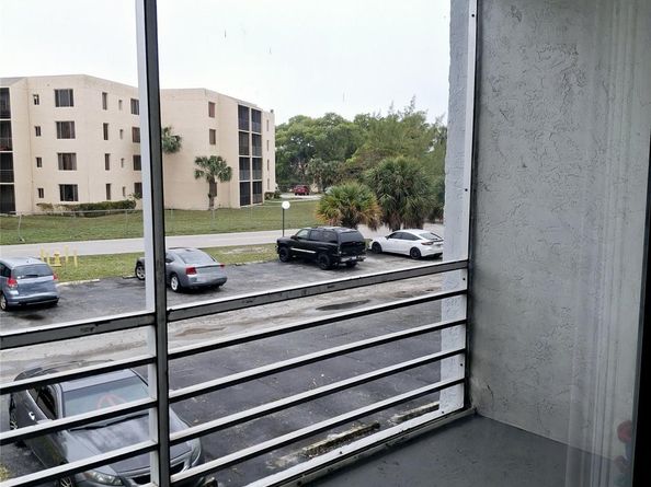 2800 Somerset Drive 202j, Lauderdale Lakes FL 33311