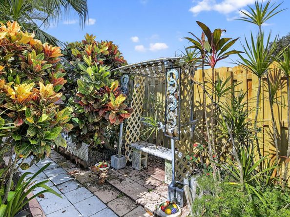 2871 NW 107 terr, Sunrise FL 33322