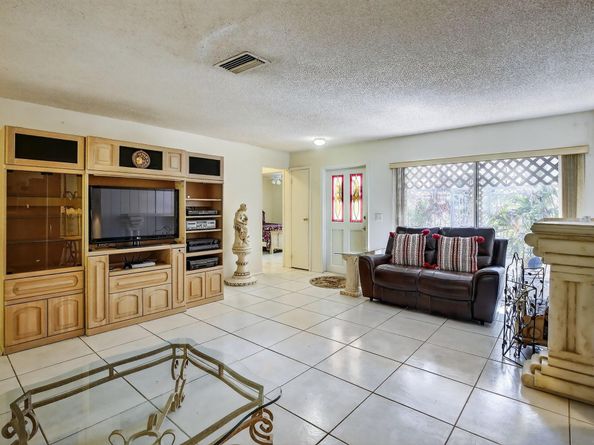 2871 NW 107 terr, Sunrise FL 33322