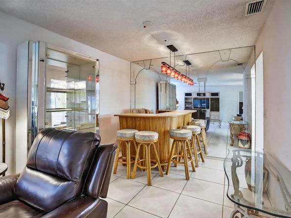 2871 NW 107 terr, Sunrise FL 33322