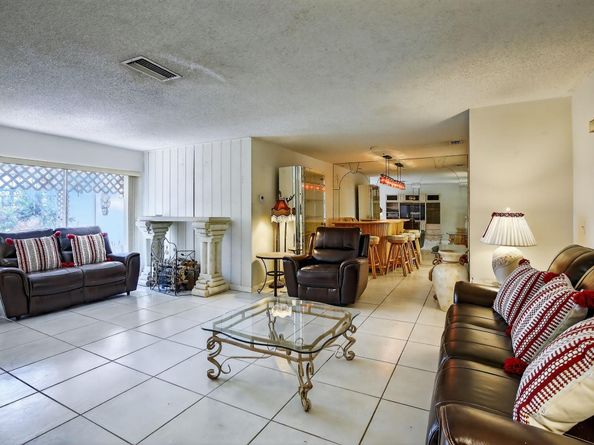 2871 NW 107 terr, Sunrise FL 33322